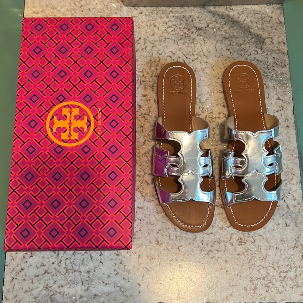 Tory Burch Anchor Flat Metallic Silver Size 9.5